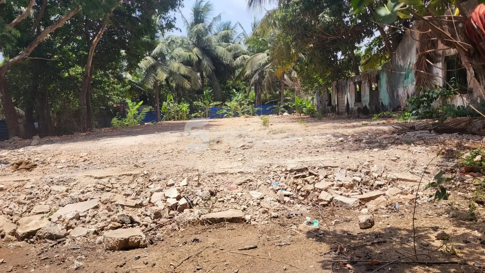 சுன்னாகம் சந்திக்கு அருகில் 2.75 பரப்பு காணி விற்பனைக்கு