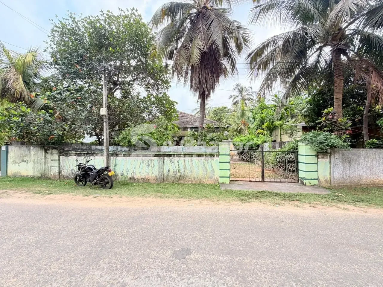 House & Property for Sale in Brown Road, Jaffna – 4 Bedrooms | 2 Parappu 7 Kulies