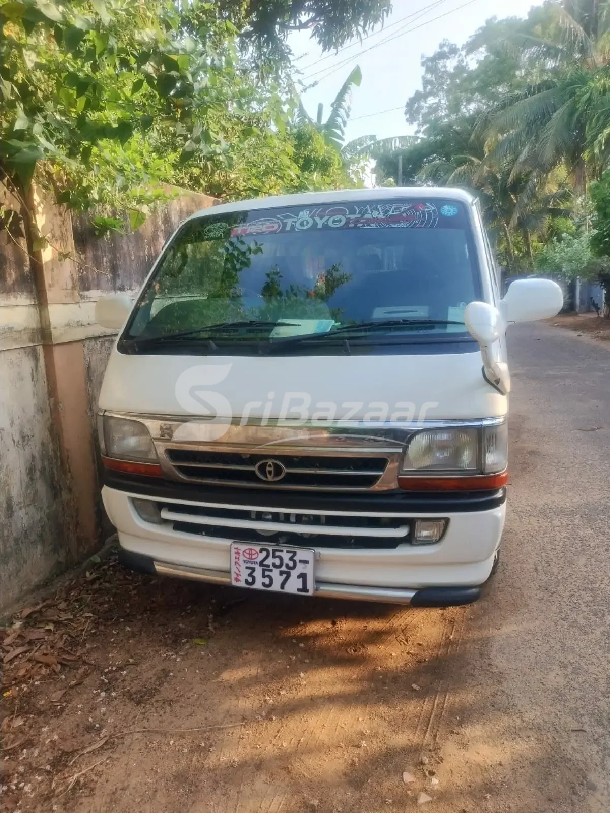 Toyota Hiace Super Custom Van for Sale