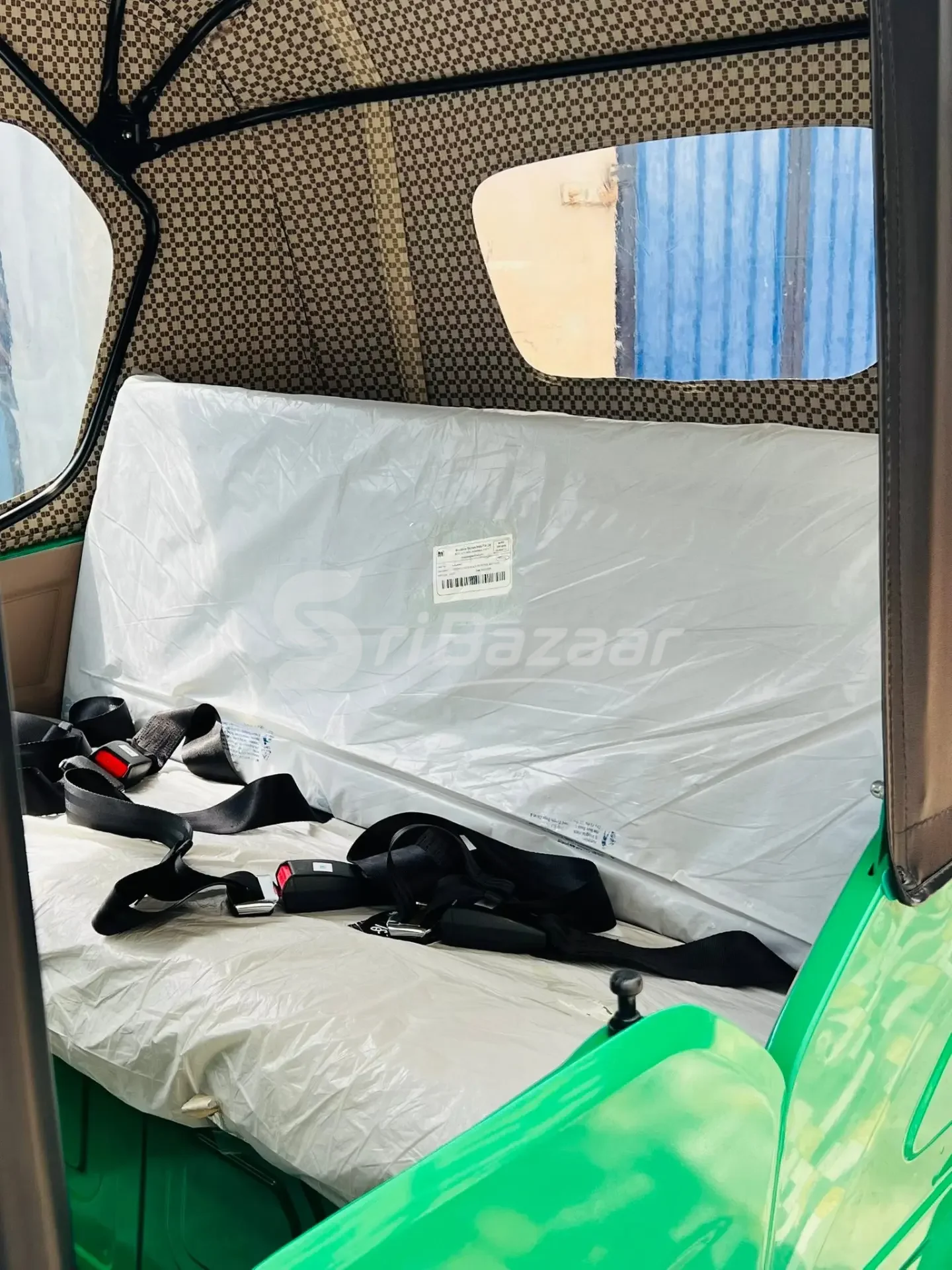 Bajaj RE Petrol Three Wheeler – Brand New, 400 km Used