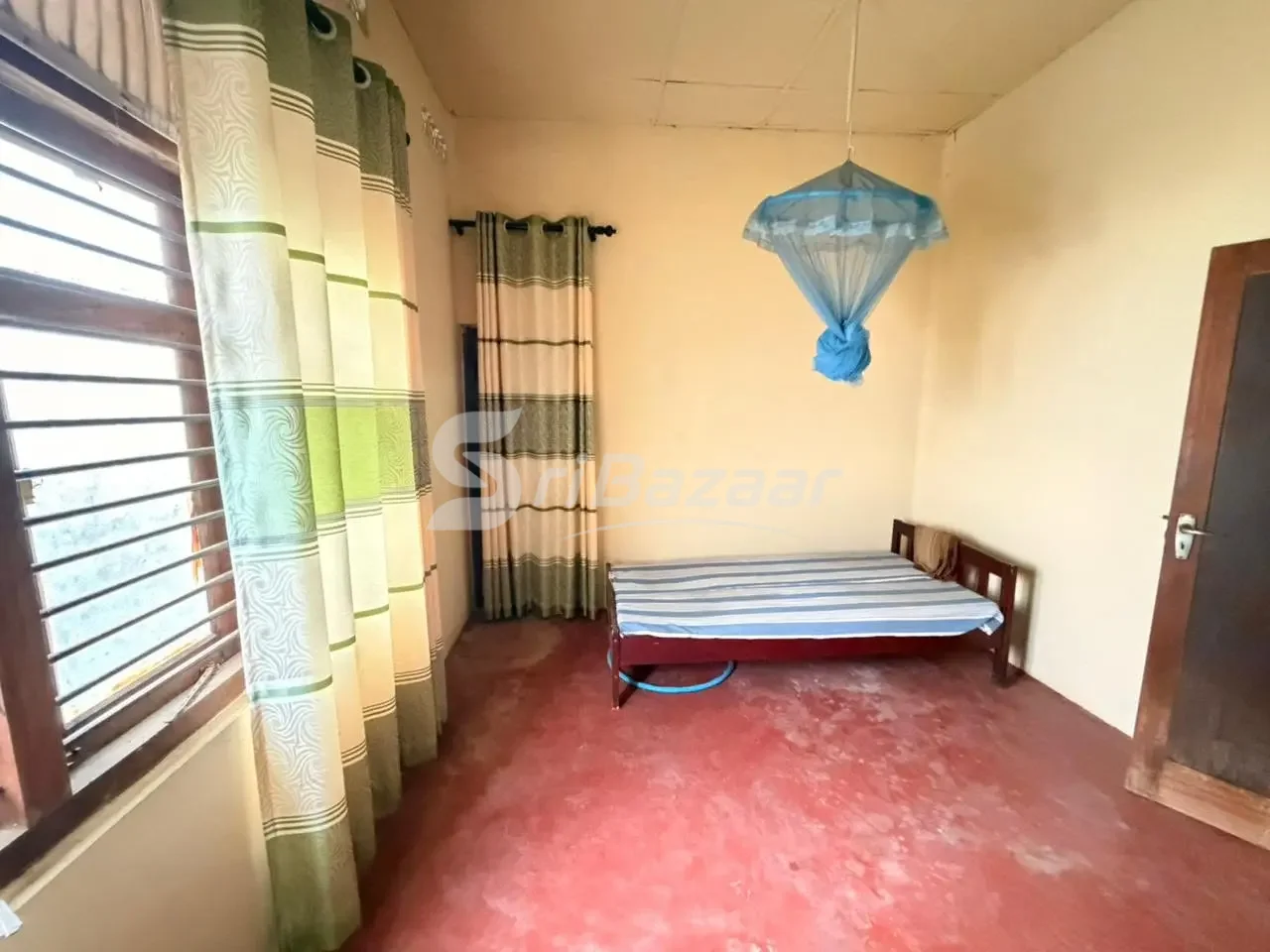 House & Property for Sale in Brown Road, Jaffna – 4 Bedrooms | 2 Parappu 7 Kulies
