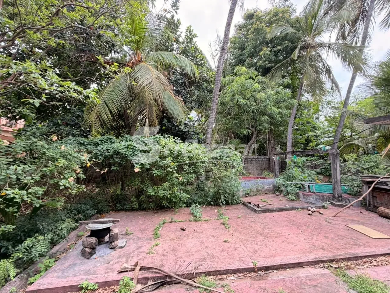 House & Property for Sale in Brown Road, Jaffna – 4 Bedrooms | 2 Parappu 7 Kulies