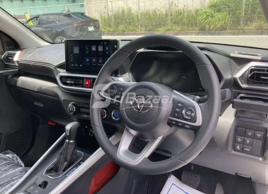 Toyota Raize Z Hybrid 2025 – Unregistered | 9,500 km