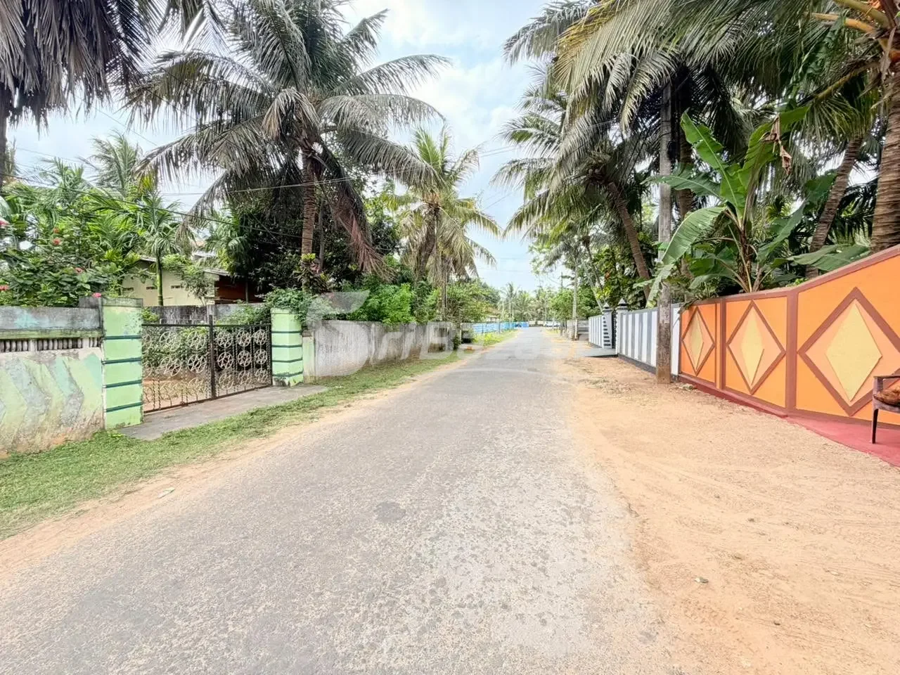 House & Property for Sale in Brown Road, Jaffna – 4 Bedrooms | 2 Parappu 7 Kulies